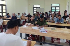 Xã Ba Lòng, tỉnh Quảng Trị tổ chức trao quà cho người nhân dịp kỷ niệm 80 năm Cách mạng Tháng Tám và Quốc khánh 2/9.