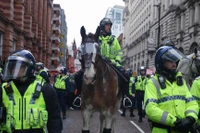 [Video] Lo ngại các vụ tấn công liều chết, Mỹ và châu Âu siết chặt an ninh trong nước