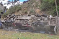 [Video] Lật xe buýt 2 tầng tại Peru khiến gần 70 người thương vong