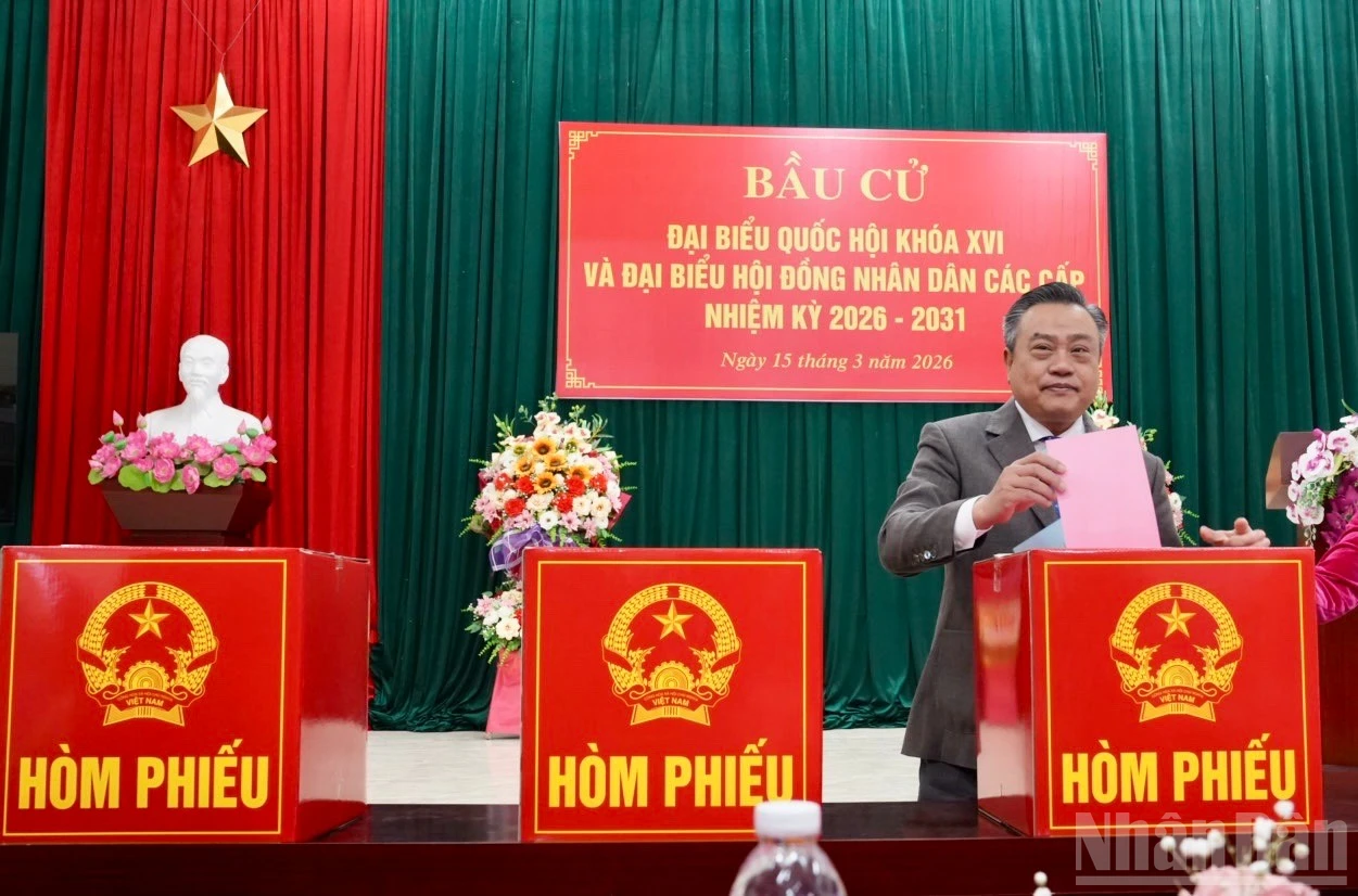 Lãnh đạo Trung ương và Lạng Sơn tham gia bỏ phiếu bầu cử tại phường Lương Văn Tri