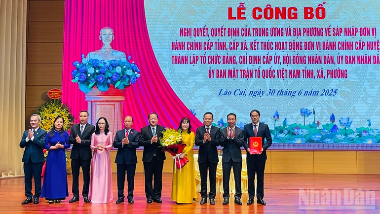 Lãnh đạo Hội đồng nhân dân tỉnh Lào Cai nhiệm kỳ 2021- 2026 ra mắt. ndo_br_img-5761.jpg
