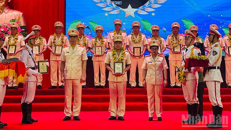 Tôn vinh 134 tập thể, cá nhân điển hình tiên tiến. ndo_br_img-5894.jpg