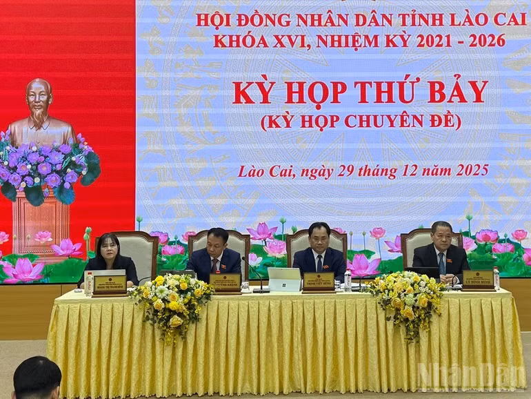 Chủ tọa Kỳ họp điều hành Kỳ họp chuyên đề.