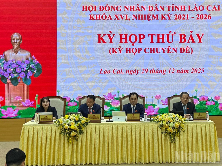 Chủ tọa Kỳ họp điều hành Kỳ họp chuyên đề.
