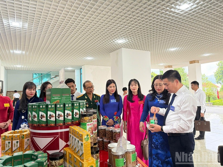 Các sản phẩm nông nghiệp của xã Mậu A được nhiều người tin dùng sử dụng. ndo_br_z6997428692322-b84afd6e1c45401af4dd76b473f562f7.jpg
