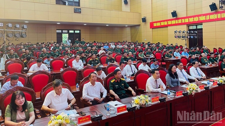 Các đại biểu dự buổi lễ. ndo_br_img-6686.jpg