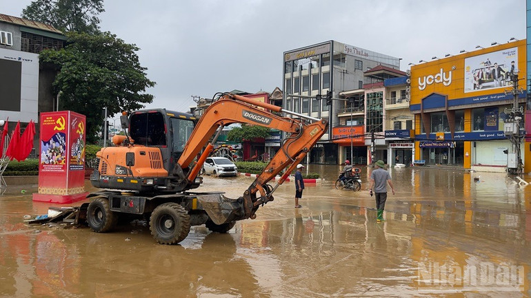Đưa phương tiện cơ giới vào khắc phục hậu quả thiên tai. ndo_br_img-7124.jpg