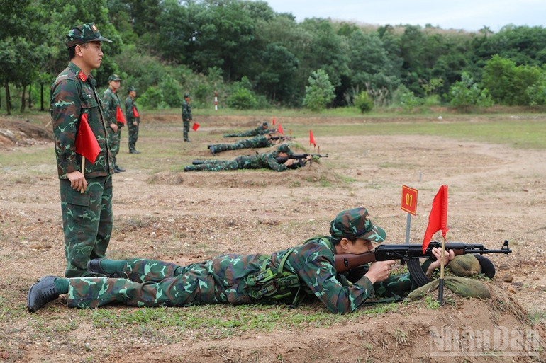 Huấn luyện bắn AK cho cán bộ, chiến sĩ Bộ Chỉ huy Quân sự tỉnh. ndo_br_6.jpg