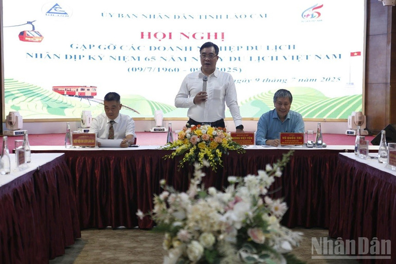 Giám đốc Sở Văn hóa, Thể thao và Du lịch tỉnh Lào Cai phát biểu tại hội nghị. ndo_br_z6787832868485-869ebdd3409ffca67c75635ff10d2aa7.jpg