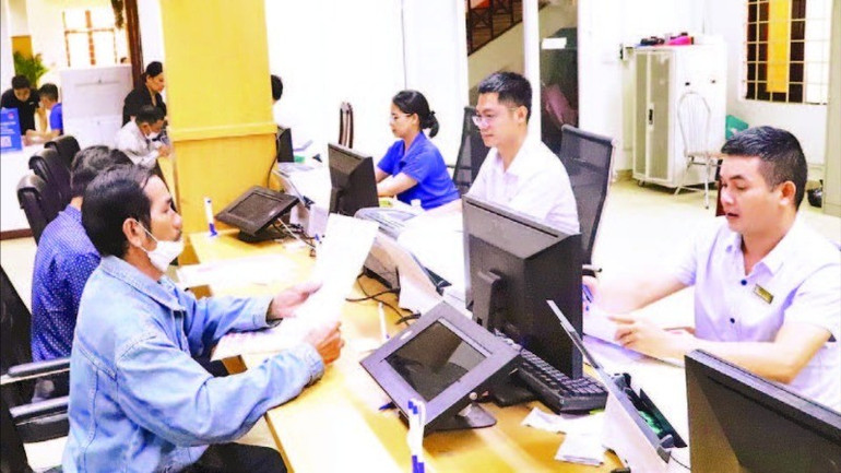 Bộ phận tiếp nhận và trả kết quả của Ủy ban nhân dân thành phố Buôn Ma Thuột. (Ảnh NGUYỄN CÔNG LÝ) cai-thien-chi-so-hanh-chinh-3047.jpg