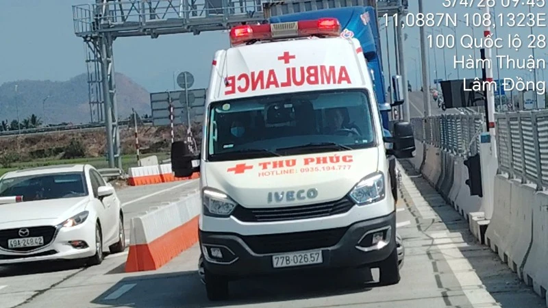 Xe cứu thương giả bị phạt gần 80 triệu đồng trên cao tốc Vĩnh Hảo-Phan Thiết