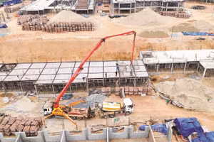 Trường phổ thông nội trú tiểu học và trung học cơ sở A Mú Sung đang được khẩn trương thi công.