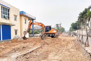 Hệ thống cống ngầm tiêu thoát nước được đầu tư làm mới trên nhiều tuyến phố.
