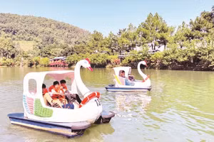 Khu du lịch Ao Vua, Ba Vì tổ chức nhiều hoạt động gắn với thiên nhiên để đón khách trong dịp nghỉ lễ.