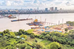 Gấp rút thi công 7 cầu qua sông Hồng