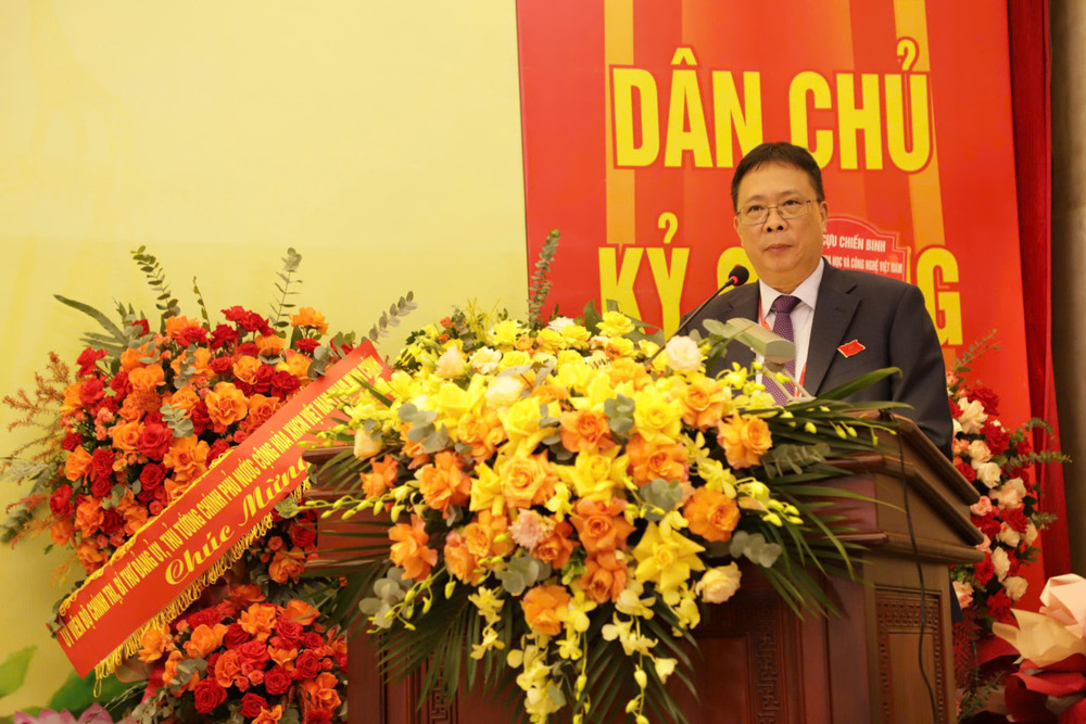 Giáo sư, Viện sĩ Châu Văn Minh, Chủ tịch Viện Hàn lâm Khoa học và Công nghệ Việt Nam phát biểu khai mạc Đại hội. 1.jpg