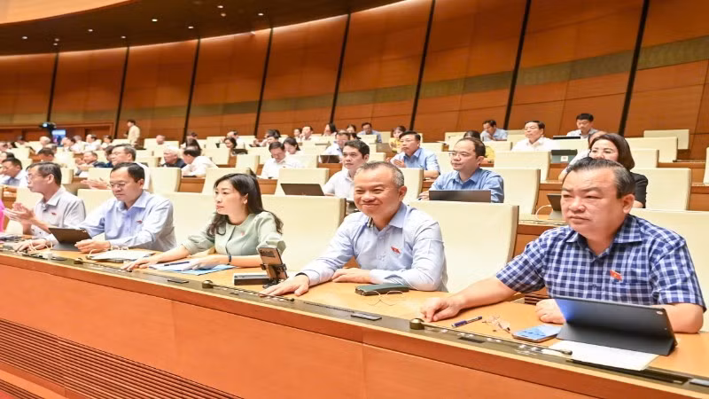 Các đại biểu Quốc hội bấm nút biểu quyết Quốc hội đã biểu quyết thông qua Luật sửa đổi, bổ sung một số điều của Luật Tiêu chuẩn và Quy chuẩn kỹ thuật năm 2025.