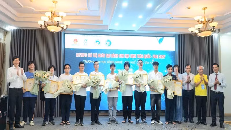 Công bố 10 thí sinh xuất sắc nhất Cuộc thi Olympic Trí tuệ nhân tạo dành cho học sinh toàn quốc 2025.