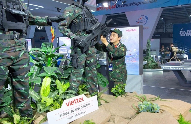 Viettel trình diễn sản phẩm tại Triển lãm Quốc phòng Quốc tế Việt Nam 2024. trienlamx.jpg