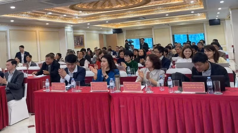 Hội thảo thu hút đông đảo nhà khoa học, chuyên gia, nhà quản lý tham dự.