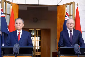 Tổng Bí thư, Chủ tịch nước Tô Lâm và Thủ tướng Australia Anthony Albanese gặp mặt báo chí. (Ảnh: TTXVN)
