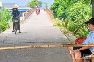 Cầu Đún - cây cầu dân sinh tại tỉnh Hưng Yên vẫn tồn tại thu phí khi lưu thông qua đây.