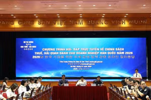 Quang cảnh hội nghị giải đáp chính sách thuế và hải quan.