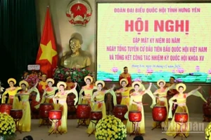 Chương trình nghệ thuật đặc sắc tại Hội nghị gặp mặt kỷ niệm.