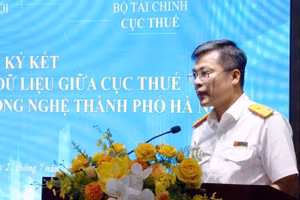 Đồng chí Lê Long - Phó Cục trưởng Thuế, phát biểu.