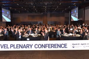 Thứ trưởng Bộ Tài chính Tạ Anh Tuấn dự Hội nghị tại phiên họp toàn thể.