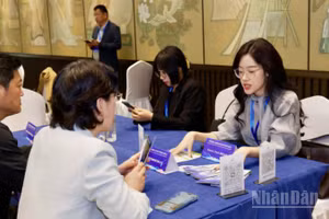 Các nhà đầu tư Trung Quốc trao đổi, tìm hiểu cơ hội hợp tác với Công ty cổ phần Green i-Park. 