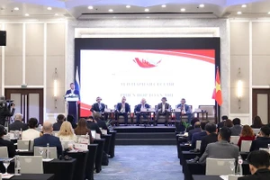 Phó Chủ tịch UBND TP Hà Nội Nguyễn Mạnh Quyền phát biểu tại diễn đàn