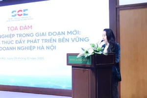Bà Nghiêm Thị Hoàng Anh, Phó Giám đốc Trung tâm Xúc tiến đầu tư và Hỗ trợ doanh nghiệp Hà Nội phát biểu khai mạc. (Ảnh: ANH MINH).