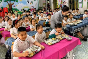 Một bữa ăn bán trú tại Trường tiểu học Trần Lãm (phường Trần Lãm, tỉnh Hưng Yên).