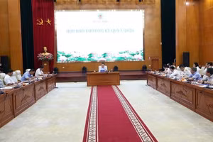 Thứ trưởng Tài chính Nguyễn Đức Chi chủ trì cuộc họp báo.