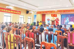 Các đại biểu tại một điểm cầu hội nghị Tư vấn, hỗ trợ pháp lý về thuế cho phụ nữ khởi nghiệp, phát triển kinh doanh do Bộ Tư pháp và Hội Liên hiệp Phụ nữ Việt Nam tổ chức. (Ảnh: HẢI MINH)