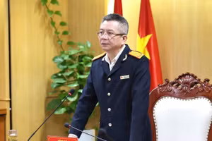 Bí thư Đảng ủy Mai Xuân Thành phát biểu quán triệt yêu cầu các Đảng bộ, Chi bộ trực thuộc triển khai nghiêm túc các nghị quyết, chỉ thị, kết luận của Đảng.