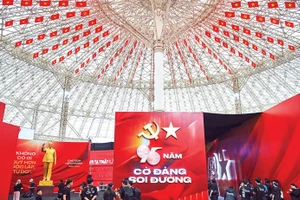 Không gian Triển lãm 95 năm Cờ Đảng soi đường (thuộc khuôn khổ Triển lãm Thành tựu đất nước “80 năm hành trình Độc lập - Tự do - Hạnh phúc”) tại Trung tâm Triển lãm Việt Nam (VEC). Ảnh: THÀNH ĐẠT