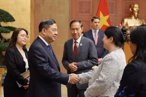 Phó Thủ tướng Thường trực Chính phủ Phạm Gia Túc chủ trì cuộc làm việc với đại diện hiệp hội và một số doanh nghiệp Hoa Kỳ. (Ảnh: VGP/Phương Nguyên)