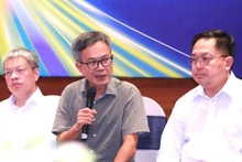 TS Trần Đăng Tuấn cho rằng, đã đến lúc báo chí Việt Nam ngừng... loay hoay tìm "chỗ bán" sản phẩm báo chí trên các nền tảng. Thay vào đó, cần quay trở lại vấn đề cốt lõi: Nâng cao chất lượng sản phẩm.