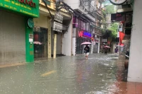 Mưa to khiến nhiều khu vực tại Hà Nội ngập úng.