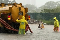 Xí nghiệp thi công cơ giới trực tại Nguyễn Xiển.