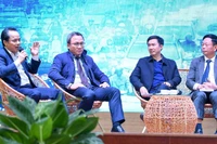 Tọa đàm trong khuôn khổ hội thảo đề xuất những giải pháp tổng thể, khả thi trong giai đoạn tới.