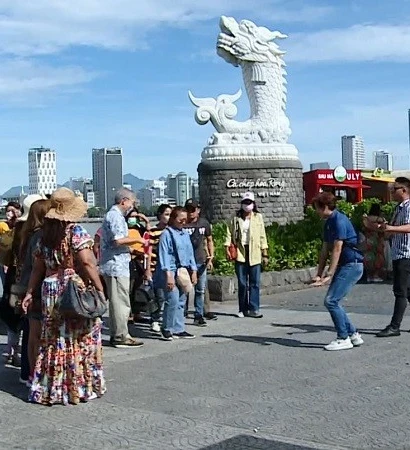 [Video] Du lịch Việt Nam đón gần 10,7 triệu lượt khách quốc tế trong nửa đầu năm 2025