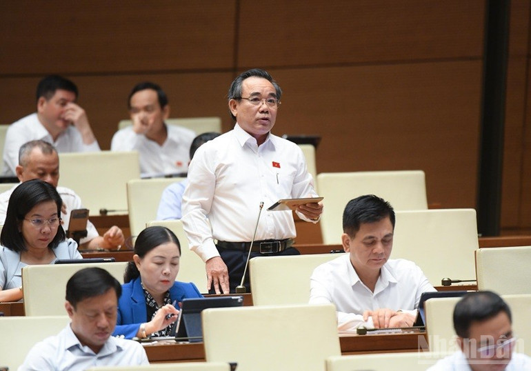 Đại biểu Lê Hữu Trí (Khánh Hòa) phát biểu. (Ảnh: DUY LINH) ndo_br_le-huu-tri-khanh-hoa.jpg