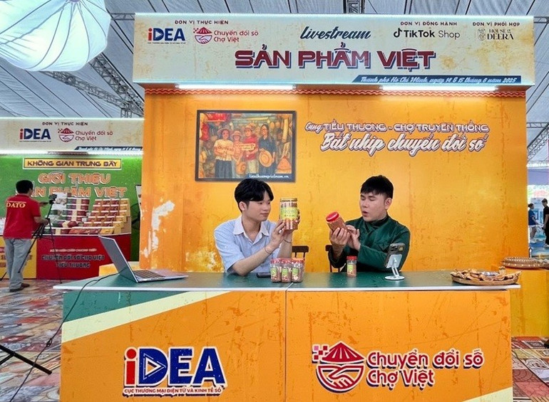 Phiên livestream giới thiệu hàng Việt được tổ chức tại chương trình. (Ảnh: BTC) 33838.jpg