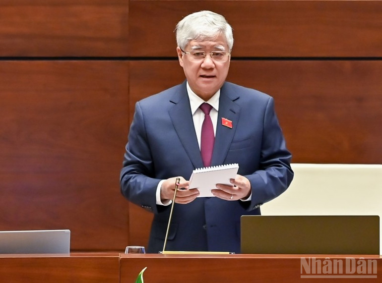 Chủ tịch Ủy ban Trung ương Mặt trận Tổ quốc Việt Nam Đỗ Văn Chiến báo cáo giải trình, làm rõ các vấn đề đại biểu Quốc hội quan tâm tại phiên họp. (Ảnh: DUY LINH) ndo_br_chu-tich-mttq-do-van-chien.jpg