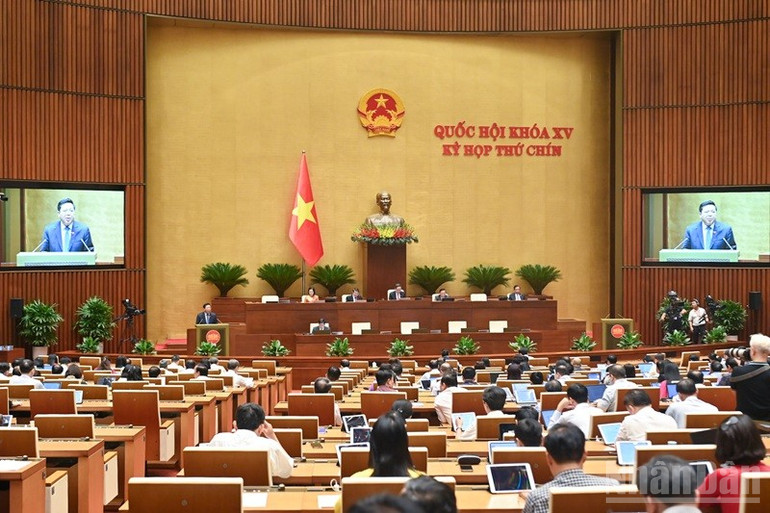 Quang cảnh phiên họp sáng 16/6. (Ảnh: DUY LINH) ndo_br_to-trinh-luat-duong-sat-7943.jpg