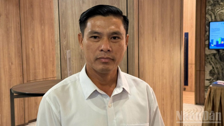 Ông Lê Dũng, Trưởng thôn Hòa Trung, xã Tam Thanh. (Ảnh: TRUNG HƯNG) ndo_br_e7a292ea8304bed3f38-7065.jpg