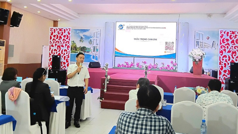 Doanh nghiệp trao đổi cùng chuyên gia về cách vận hành gian hàng thương mại điện tử và kế hoạch truyền thông số. (Ảnh: BTC) 0918959a67c8d4-443.jpg